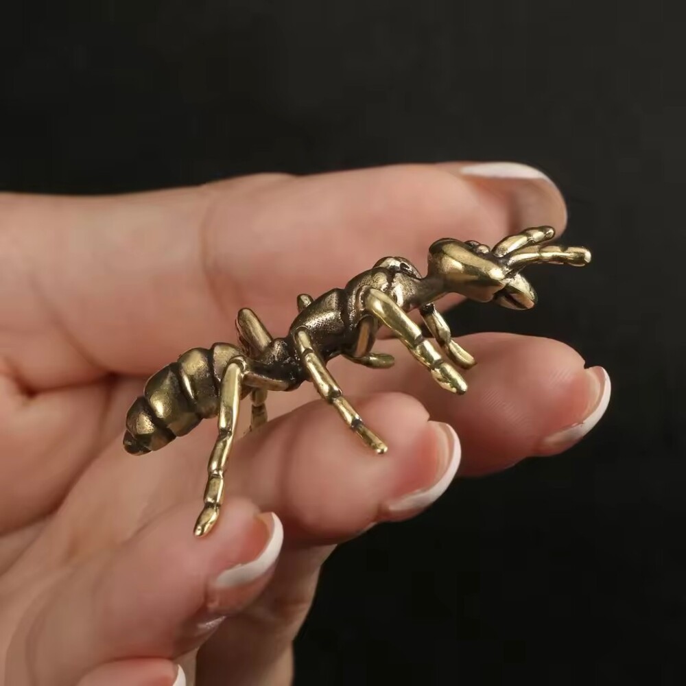 Mini Brass Ant Figurine – Antique-Style Insect Sculpture, Decorative Desk & Shel